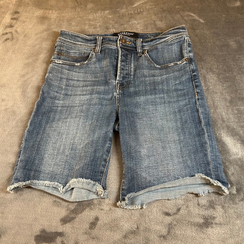 Liverpool‎ Los Angeles Boyfriend Denim Shorts Frayed Blue Button Fly Womens 6/28